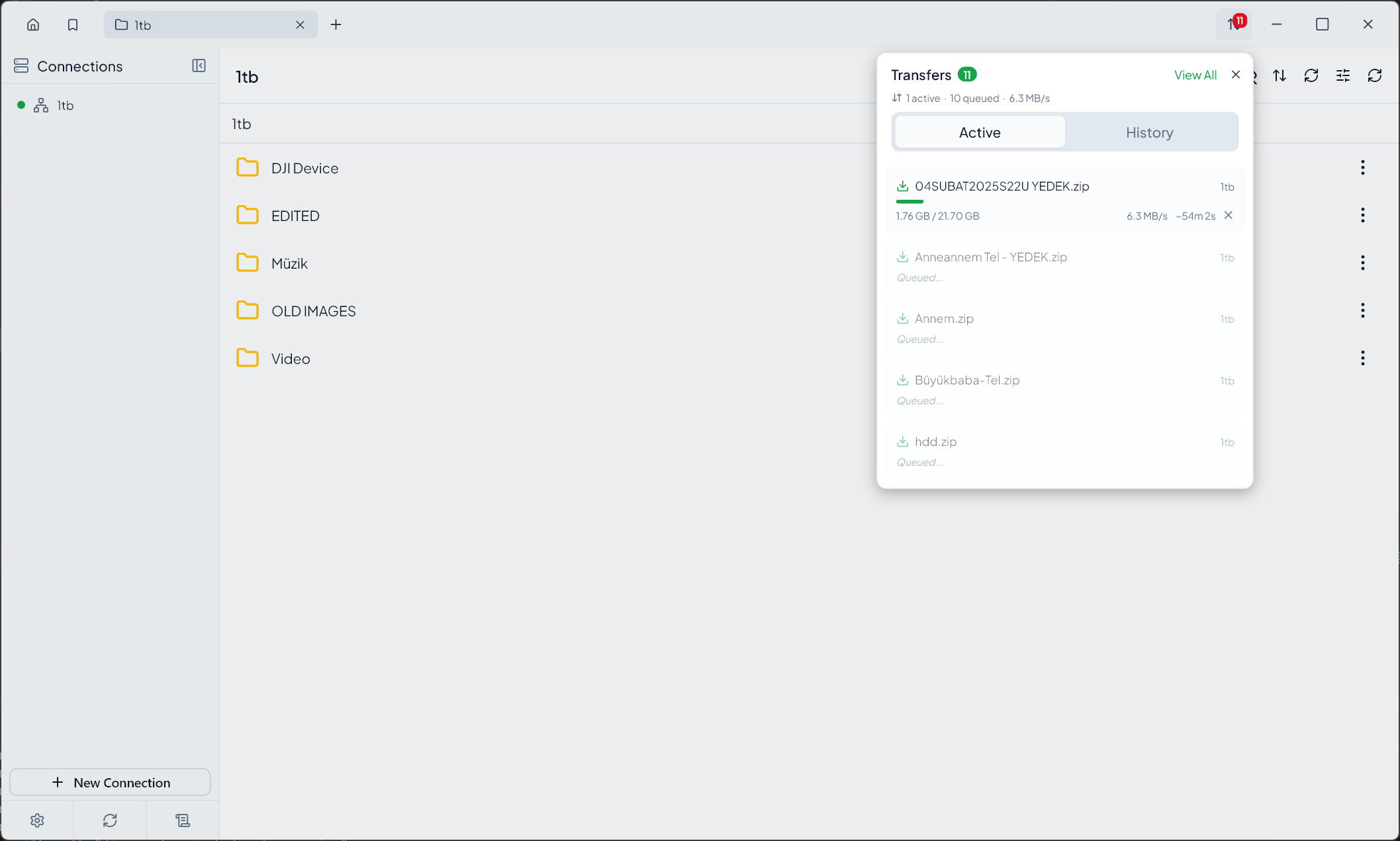 Cloodsy transfer manager showing upload and download queue with progress tracking